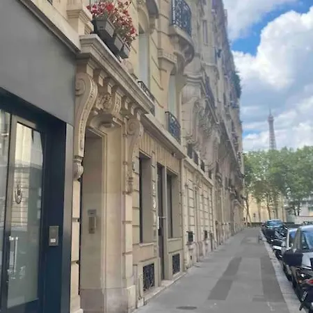 Parisian Muse By Suitehomeparis París